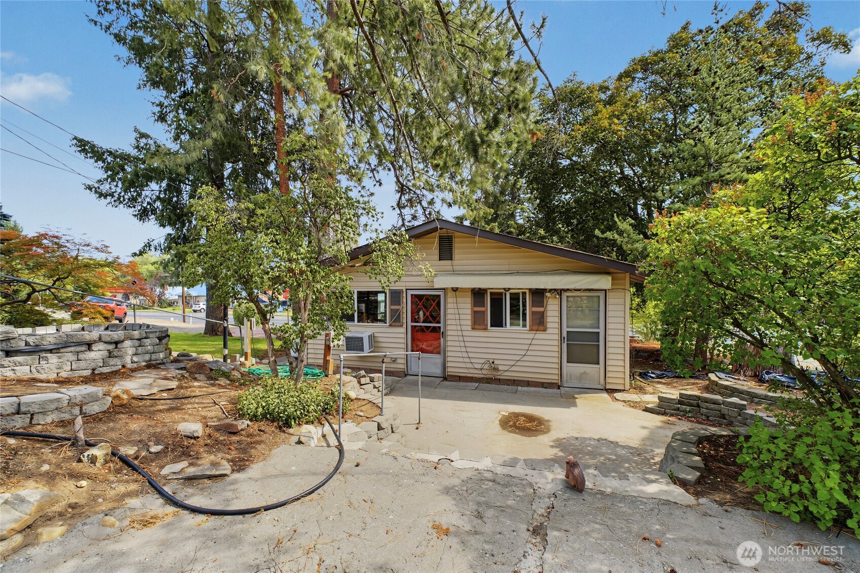 779 N 2nd Avenue Property Photo 8