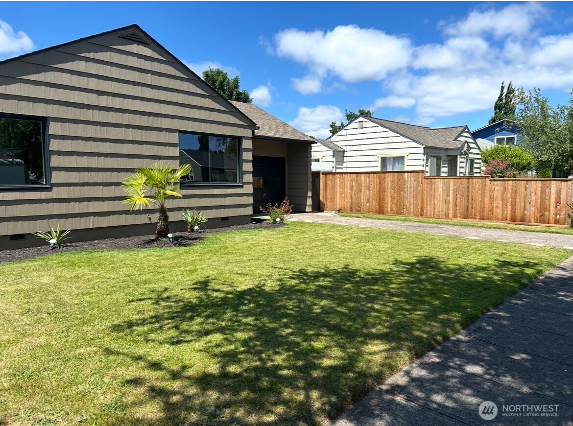 947 20th Avenue Property Photo 3