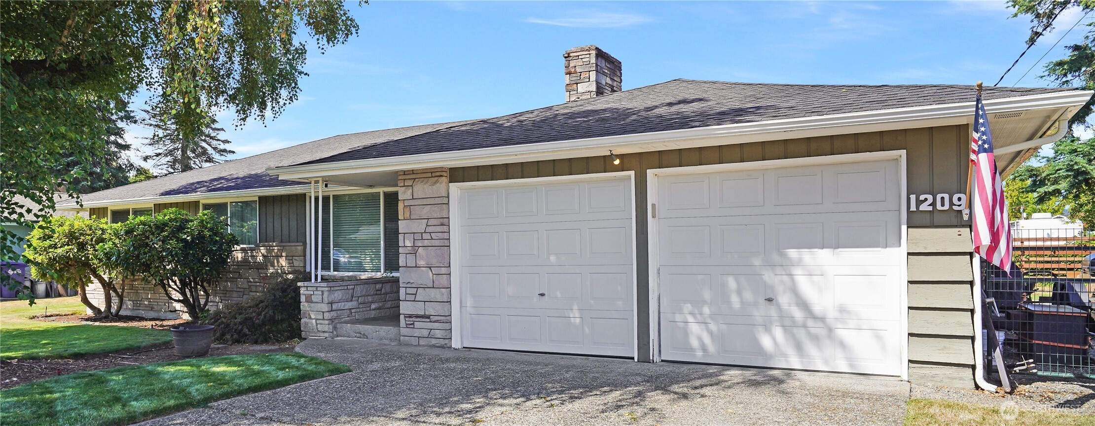 1209 10th Avenue Property Photo 2