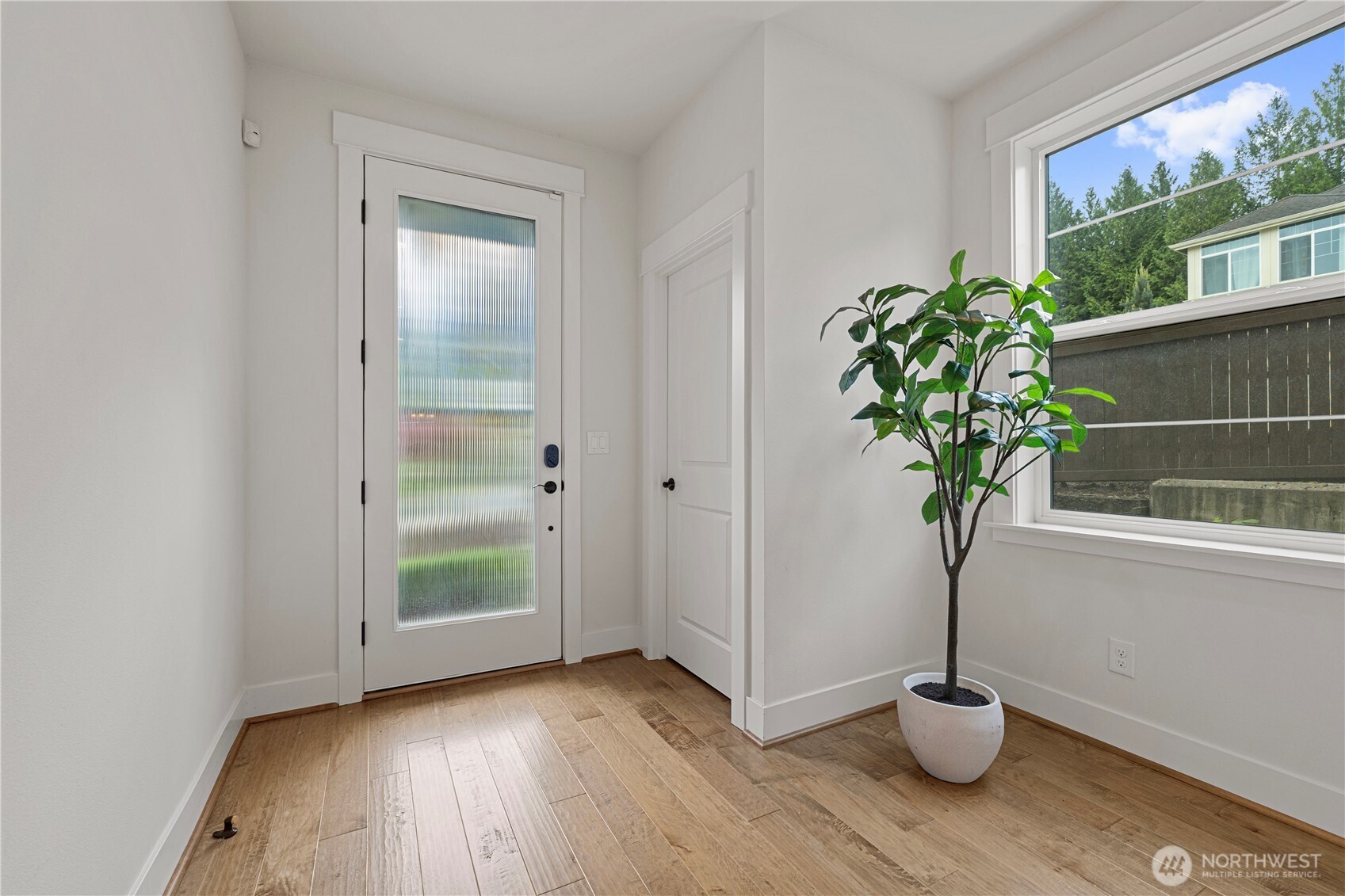 1431 243rd Place Property Photo 5