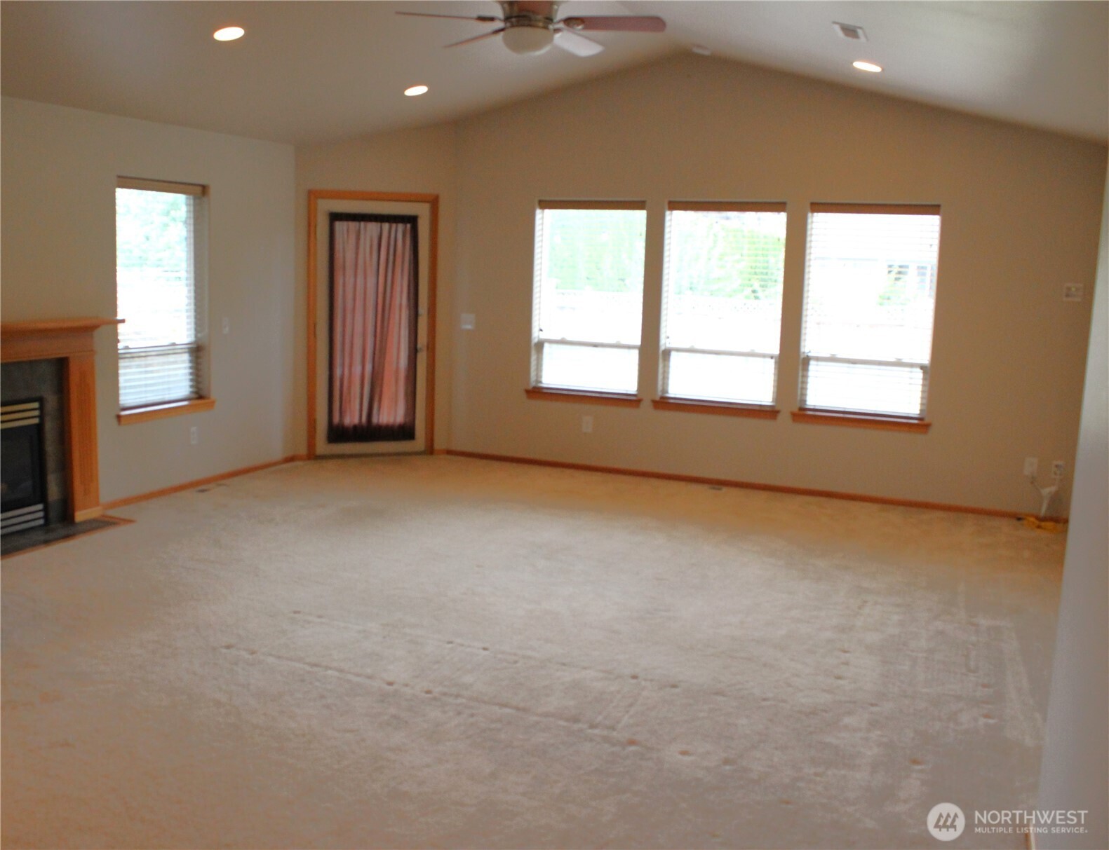 406 Jackson Court Property Photo 10