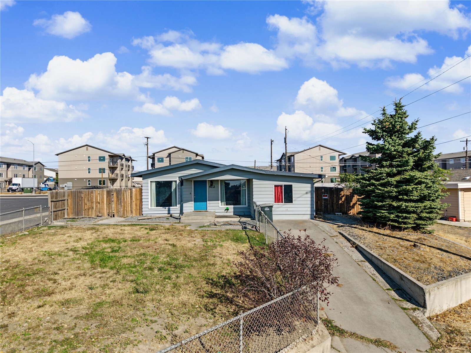 912 W Loop Drive Property Photo 1