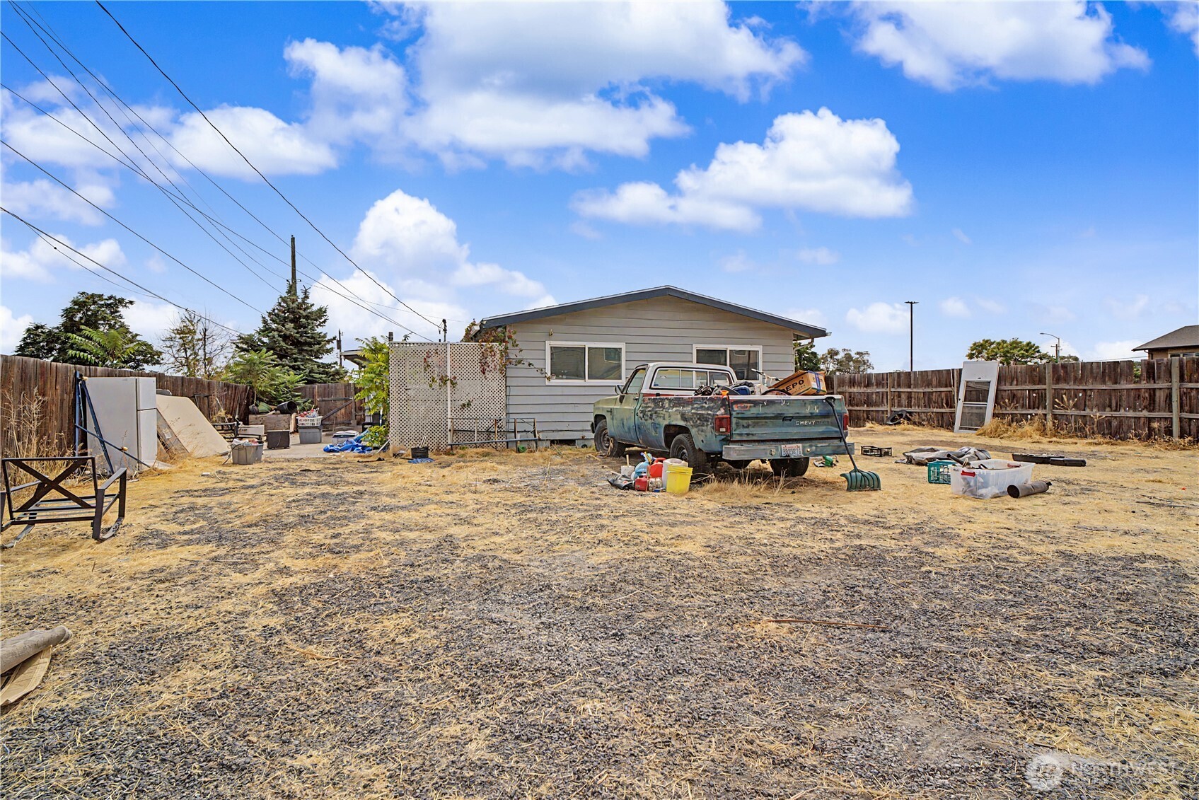 912 W Loop Drive Property Photo 10
