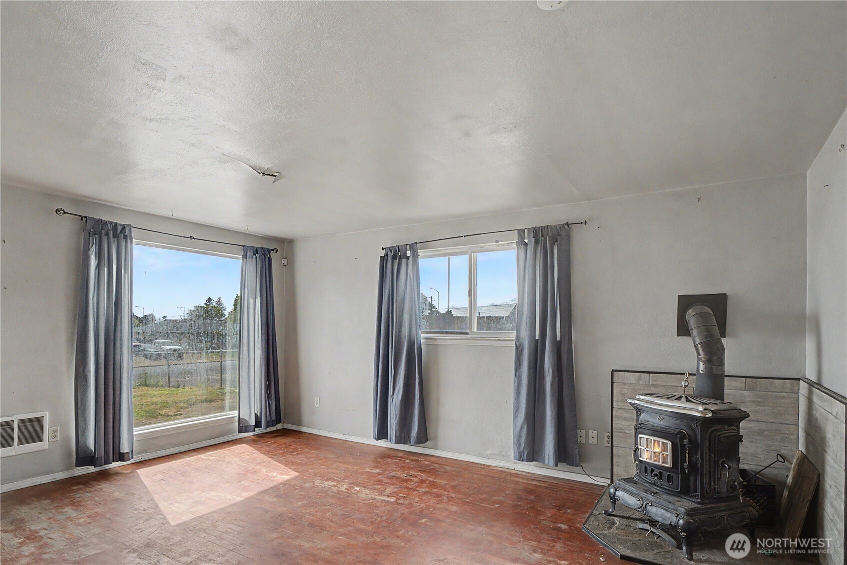 912 W Loop Drive Property Photo 15