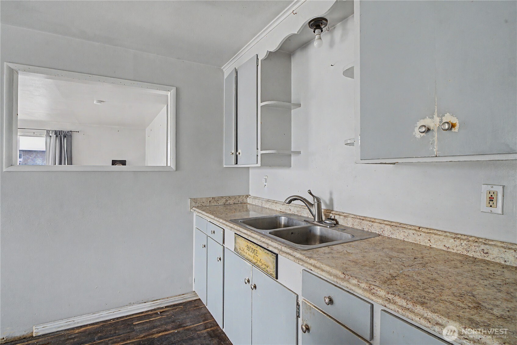 912 W Loop Drive Property Photo 17