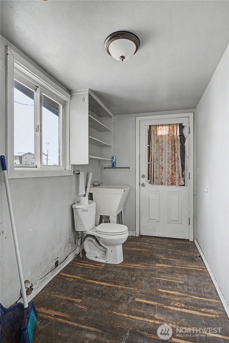 912 W Loop Drive Property Photo 18