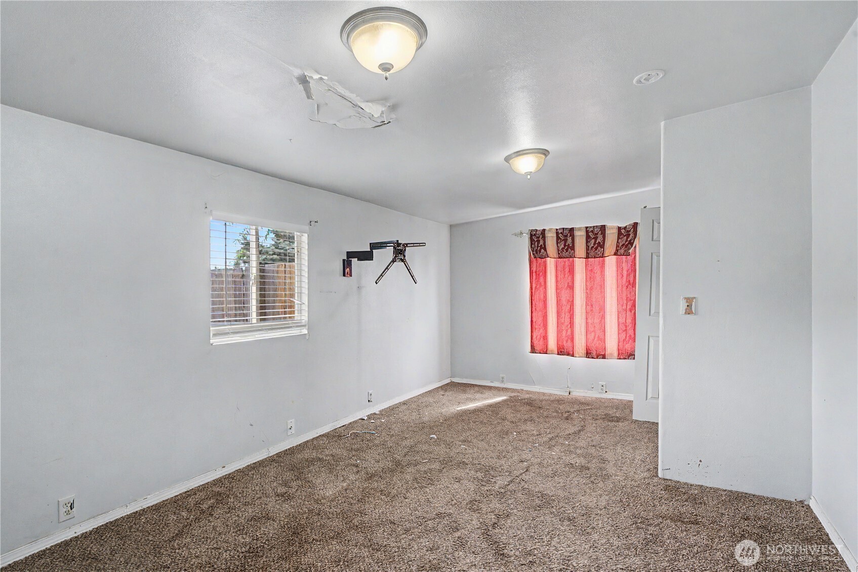 912 W Loop Drive Property Photo 19