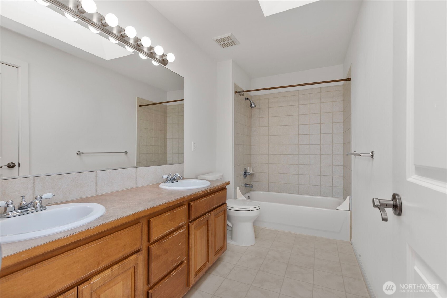 11543 Ne Skyward Loop Property Photo 28