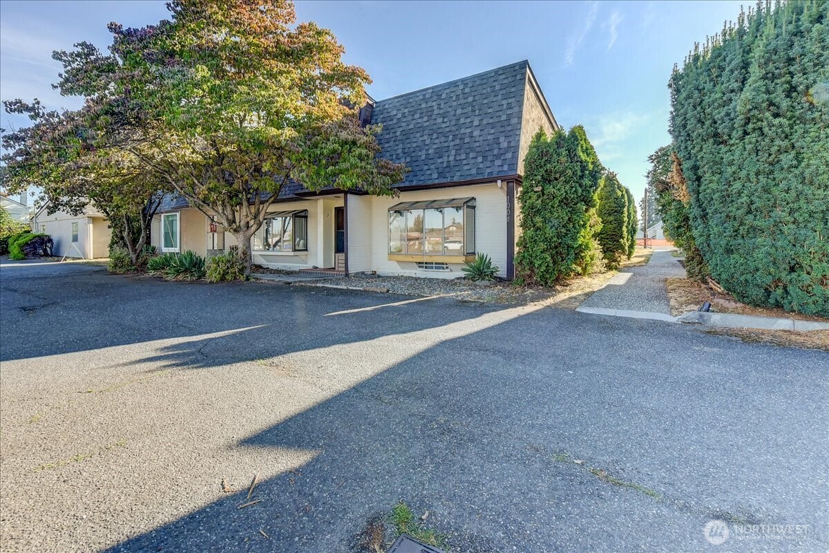 1004 Columbia Avenue 7 Property Photo 2