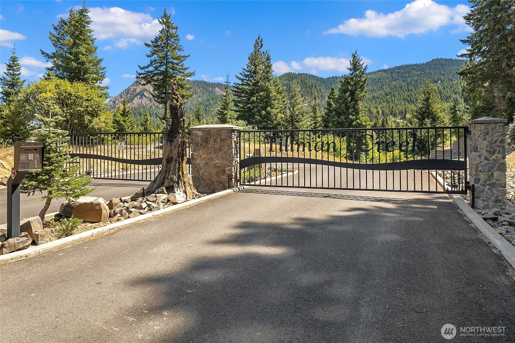 961 Rocky Mountain Way Property Photo 2