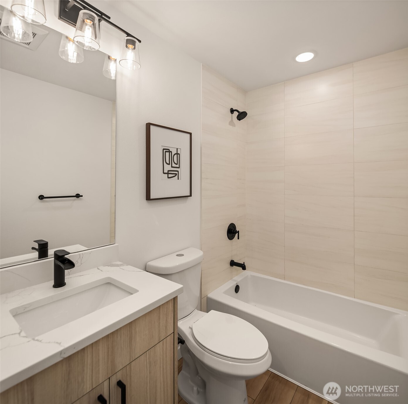 3406 B 34th Avenue Property Photo 17