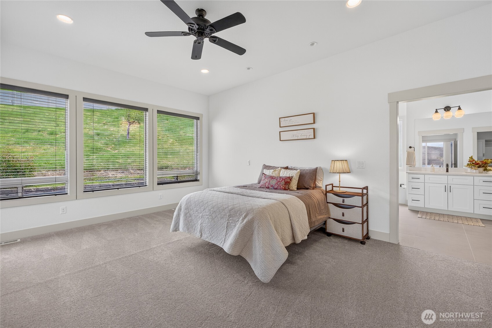 2025 Broadhurst Pl Property Photo 16