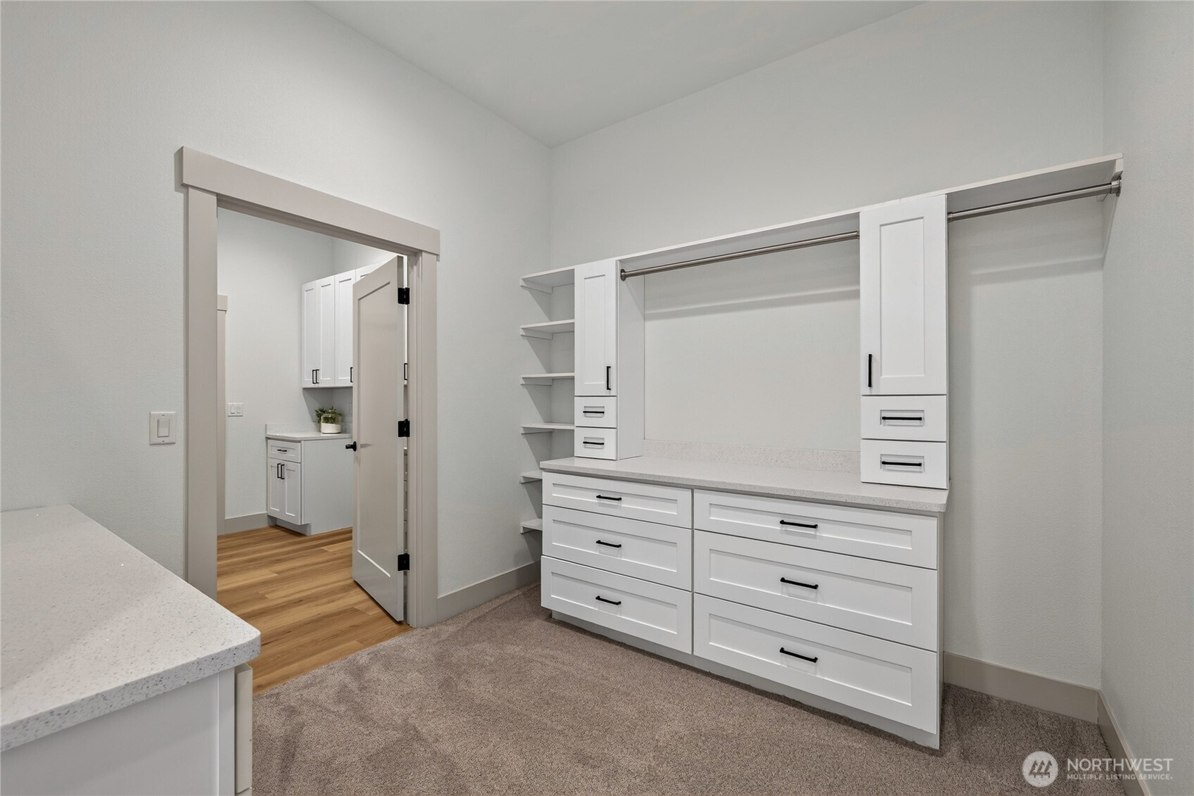 2025 Broadhurst Pl Property Photo 18