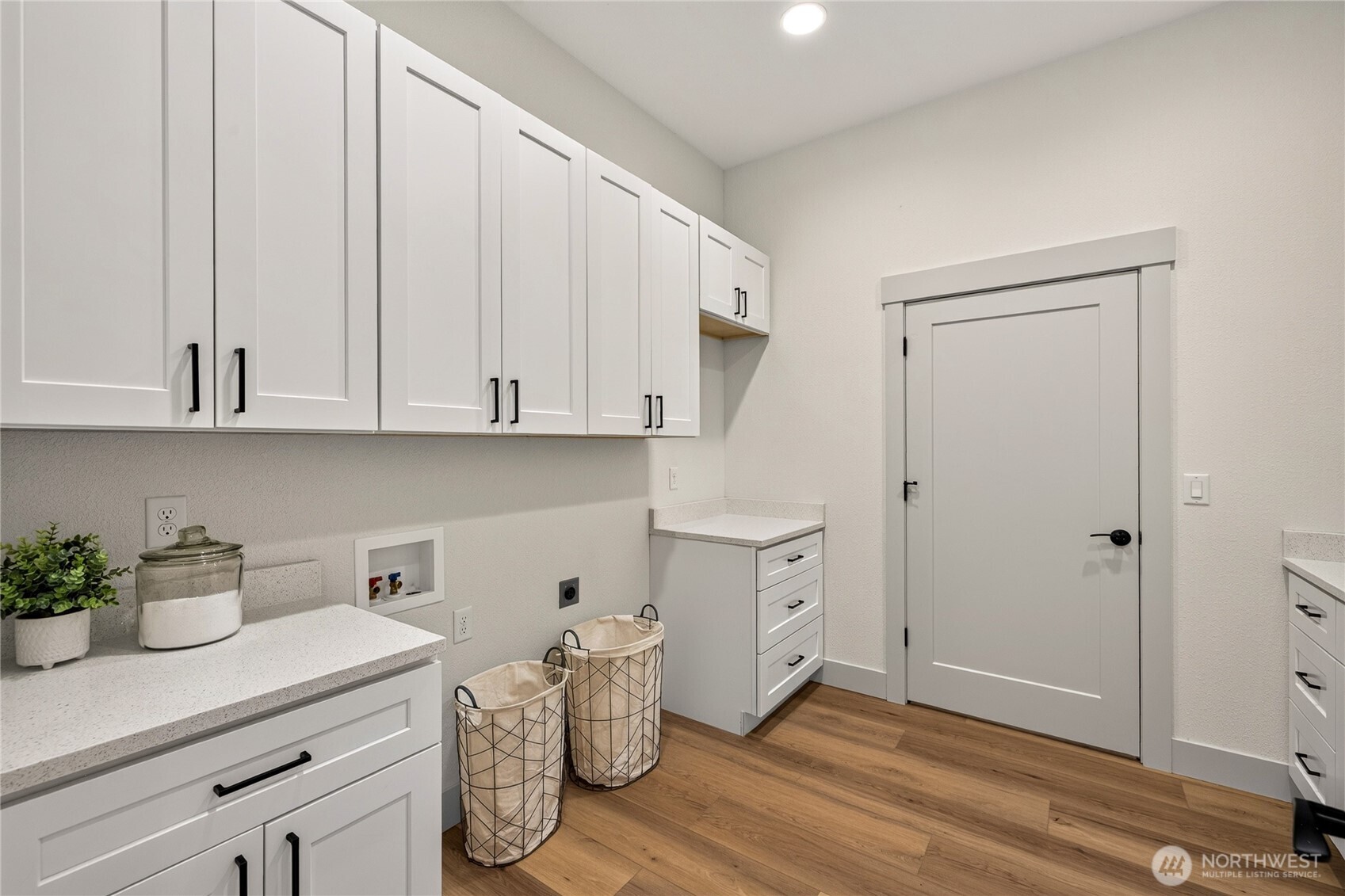 2025 Broadhurst Pl Property Photo 21
