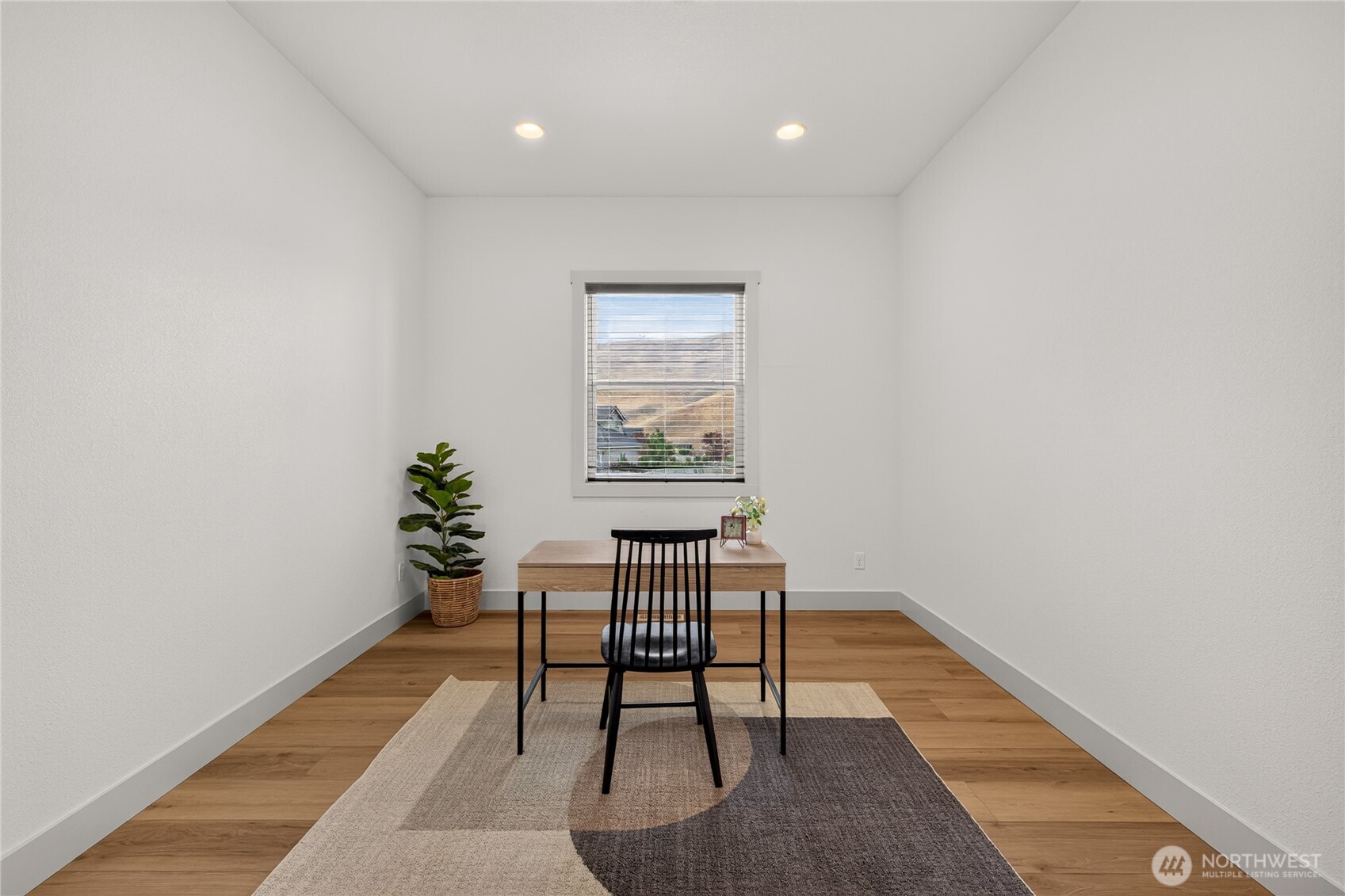 2025 Broadhurst Pl Property Photo 23