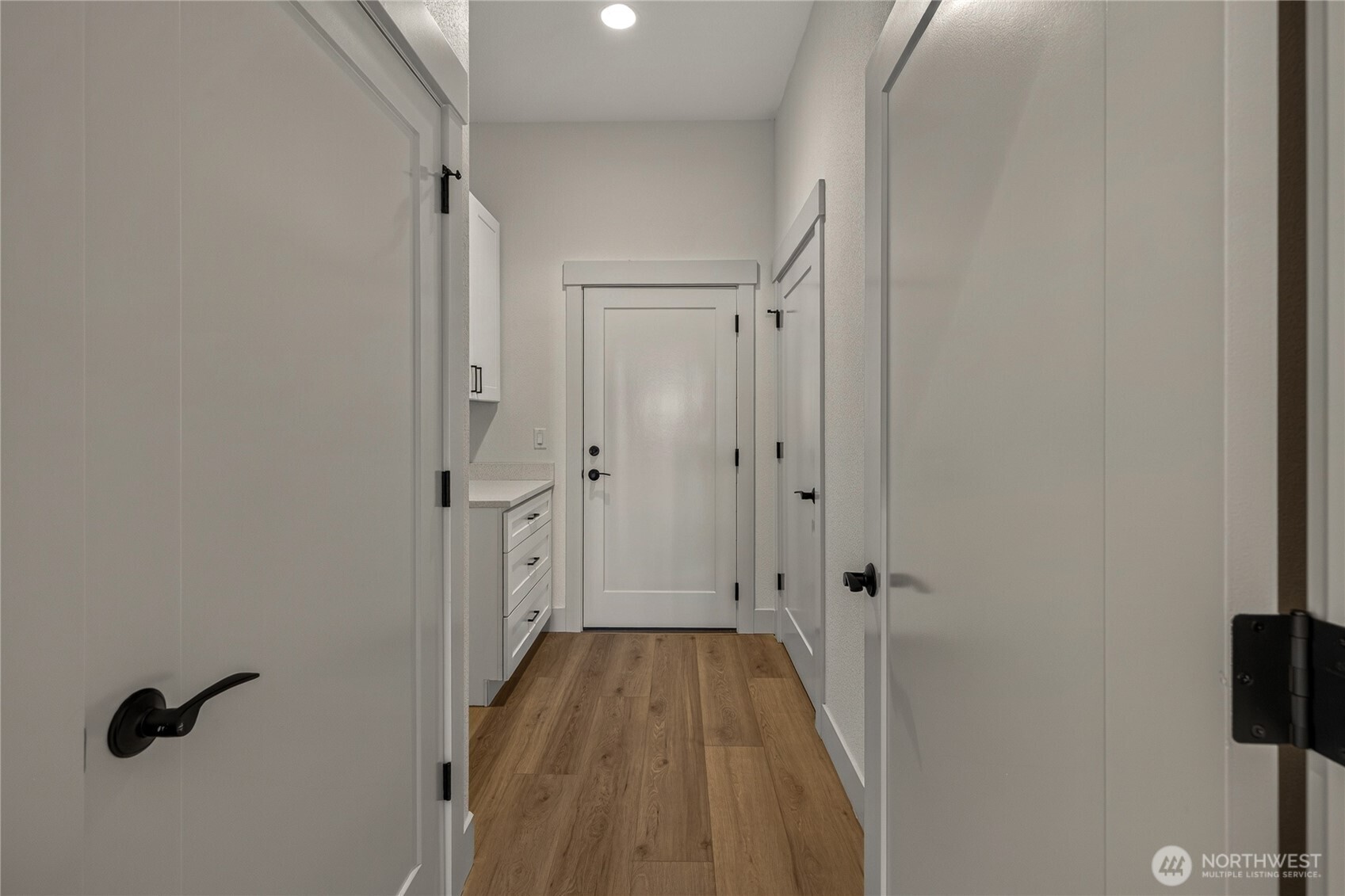 2025 Broadhurst Pl Property Photo 25