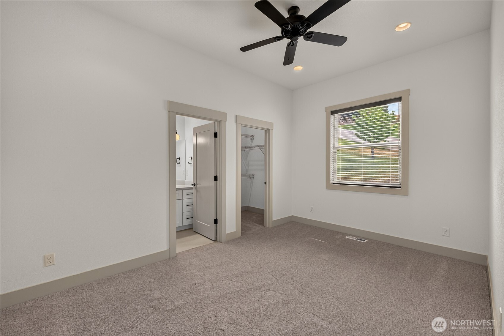2025 Broadhurst Pl Property Photo 26