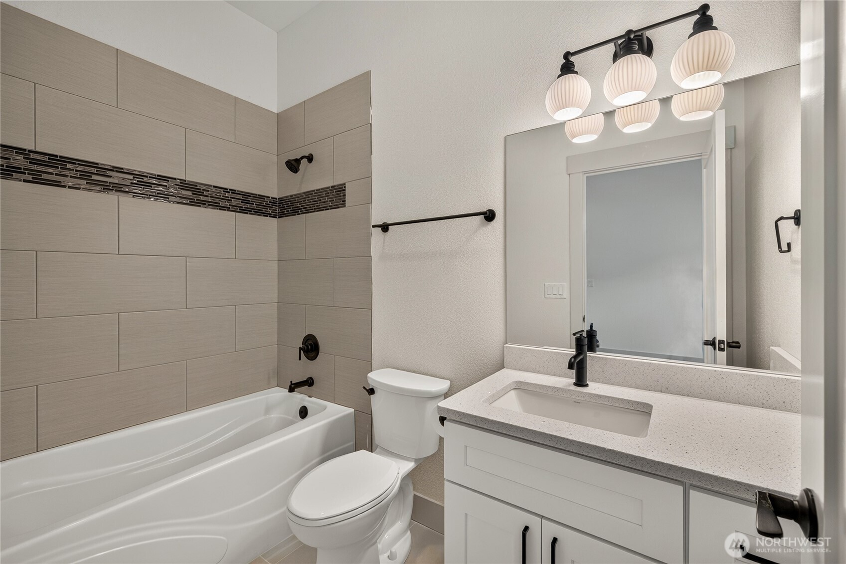 2025 Broadhurst Pl Property Photo 27