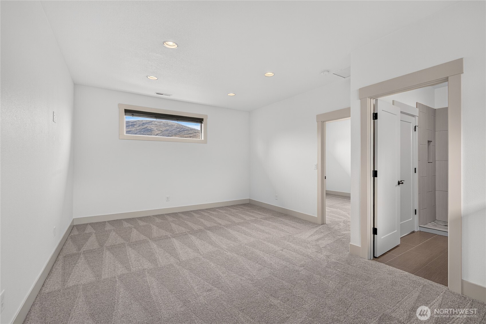 2025 Broadhurst Pl Property Photo 28