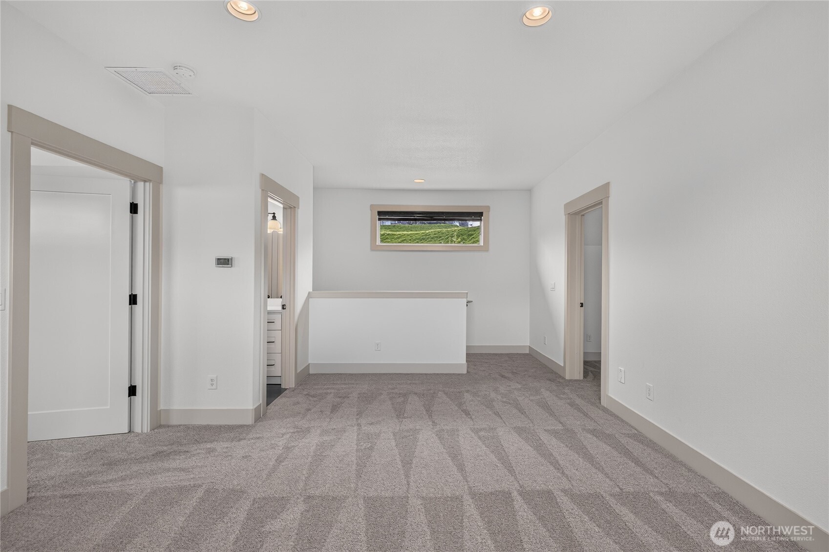 2025 Broadhurst Pl Property Photo 29