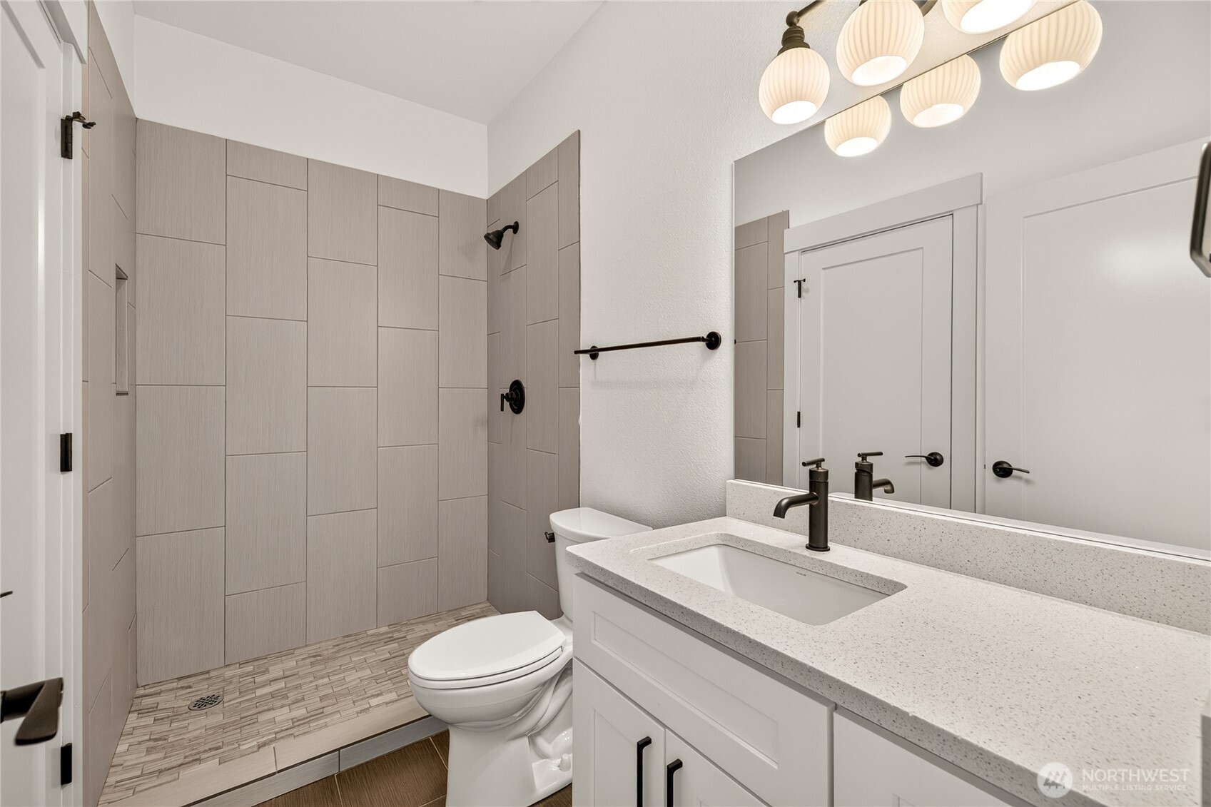 2025 Broadhurst Pl Property Photo 30