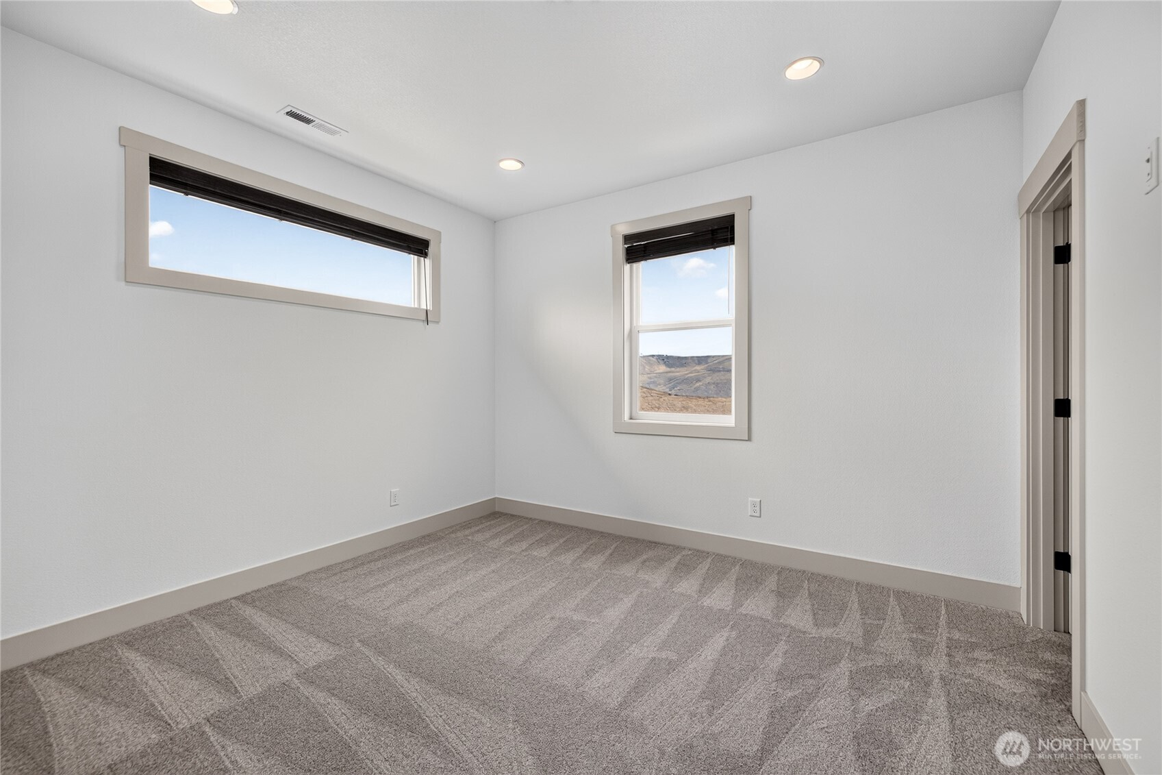 2025 Broadhurst Pl Property Photo 31