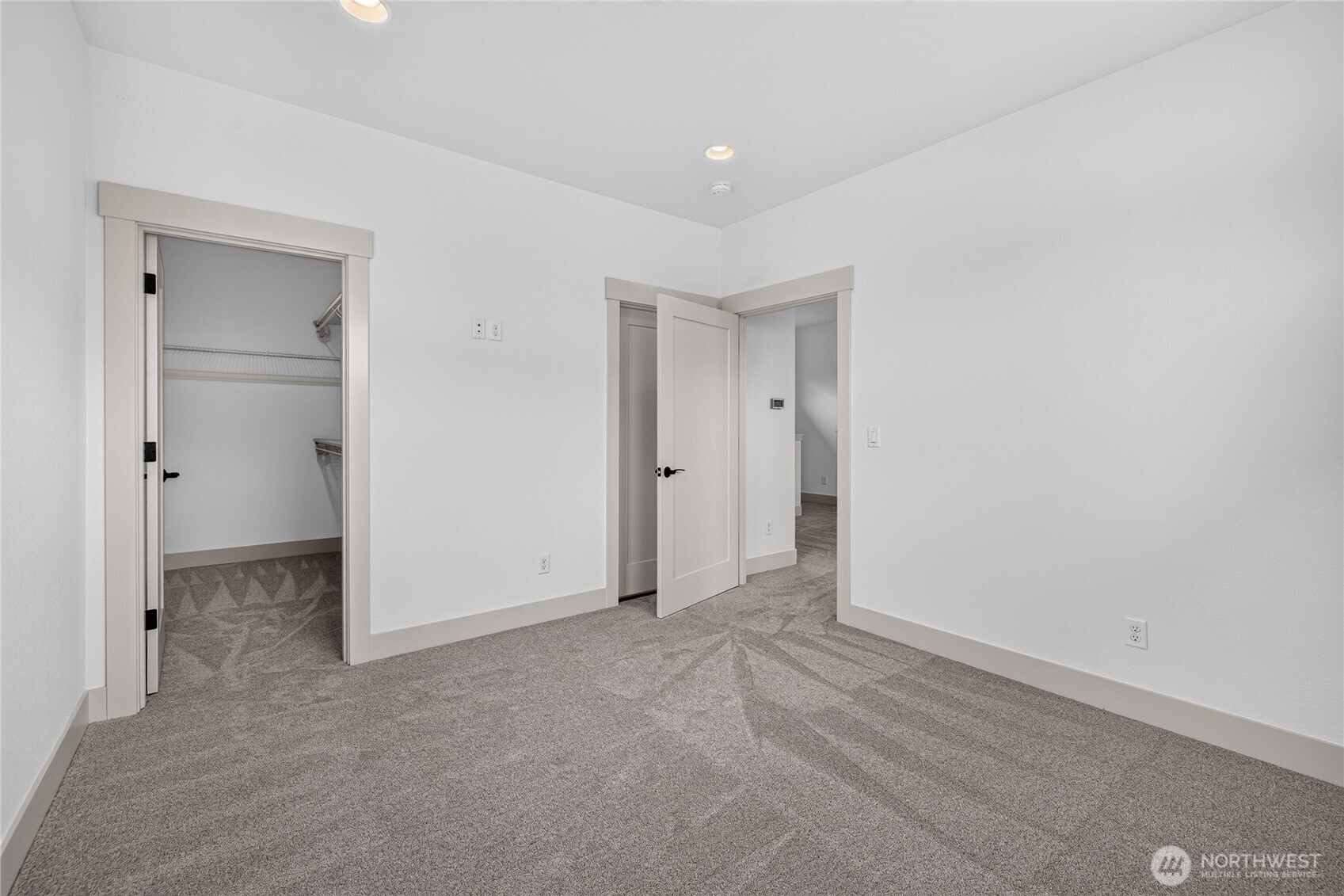 2025 Broadhurst Pl Property Photo 32