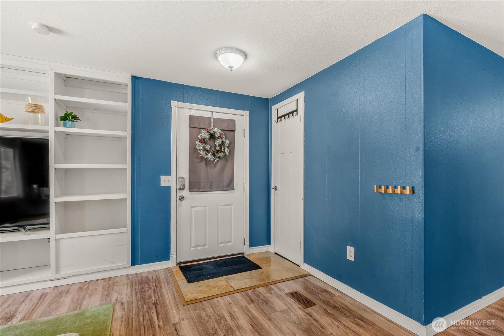 9218 13th Place Property Photo 3