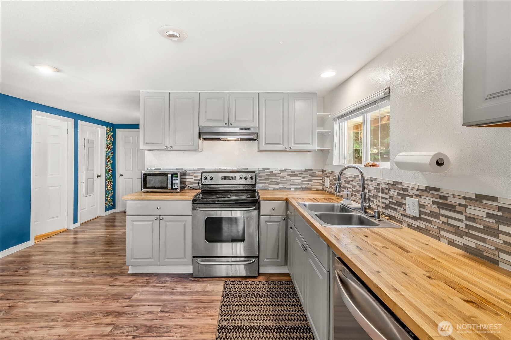 9218 13th Place Property Photo 13
