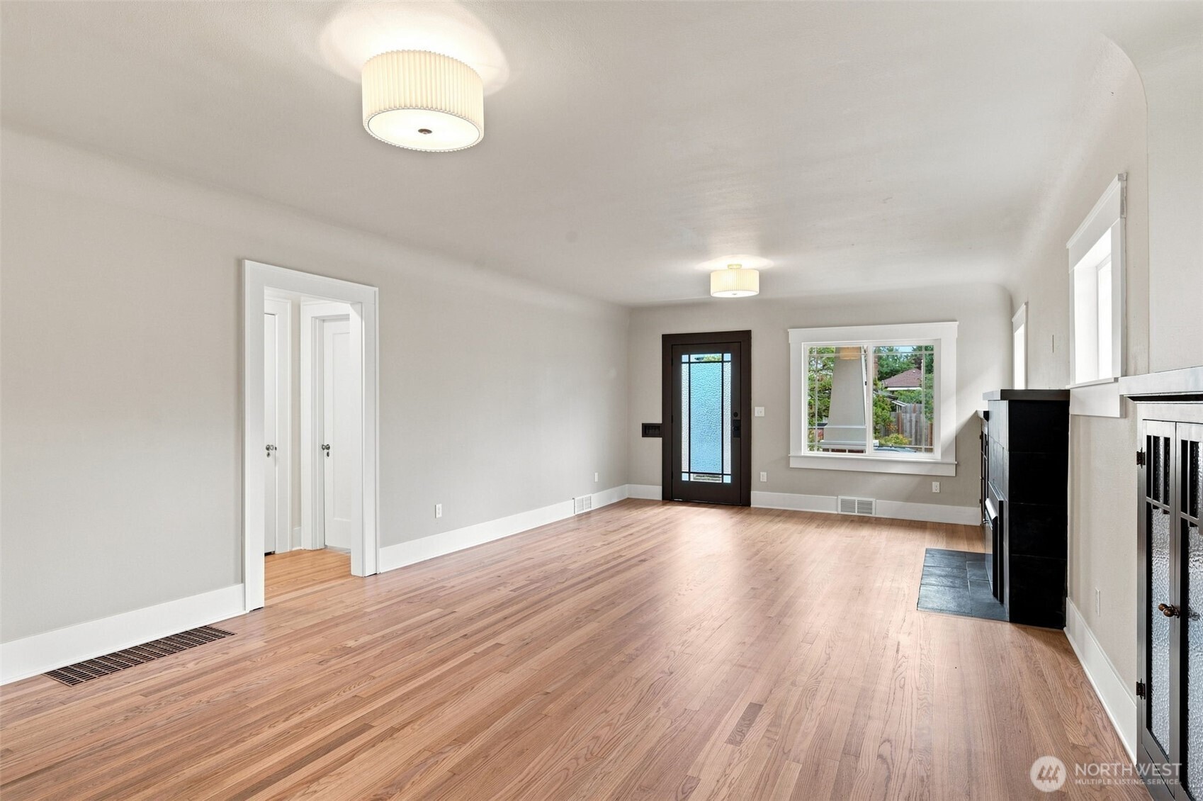 616 N Steele Street Property Photo 5
