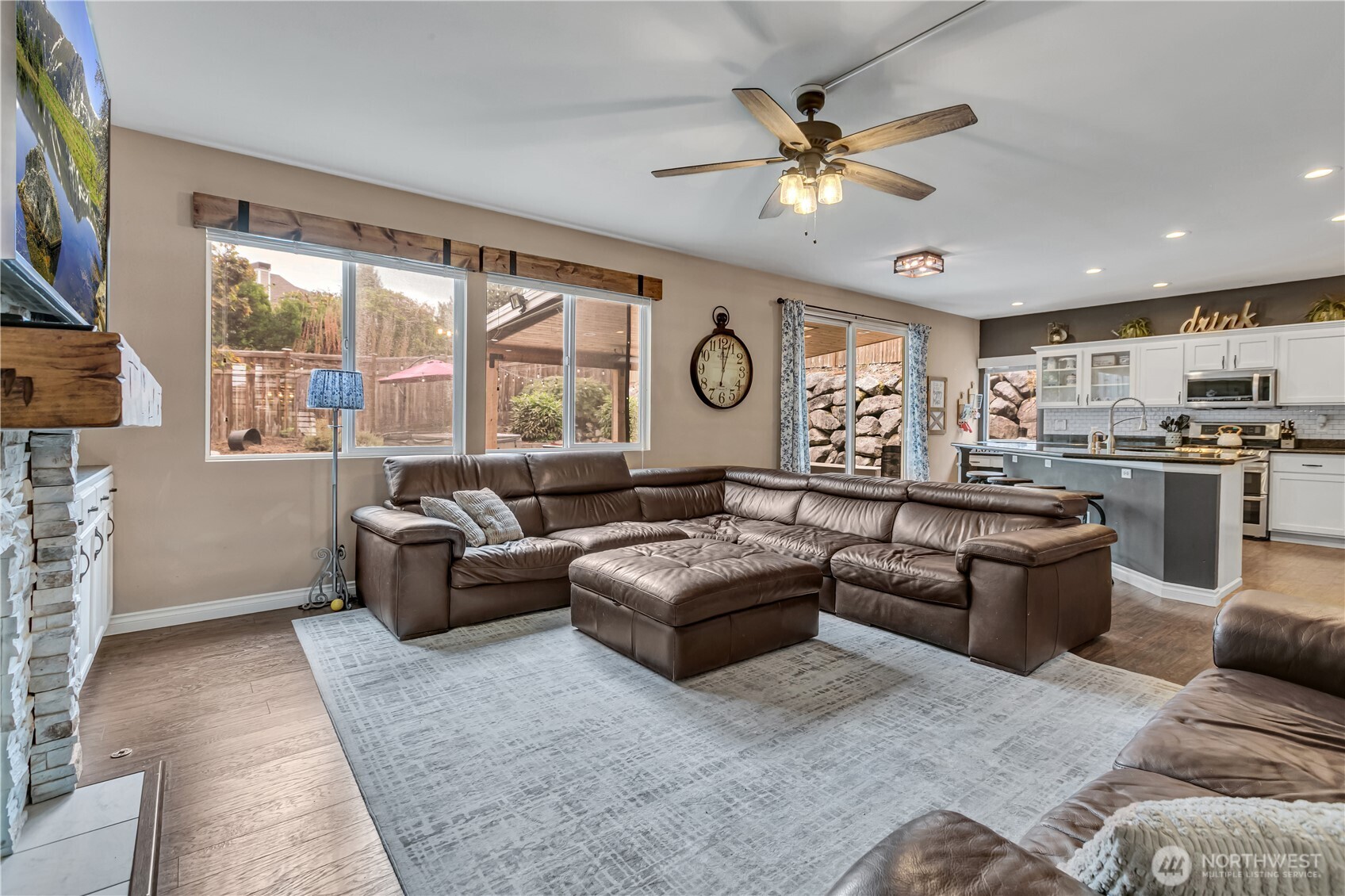 5728 Hazel Loop Property Photo 9