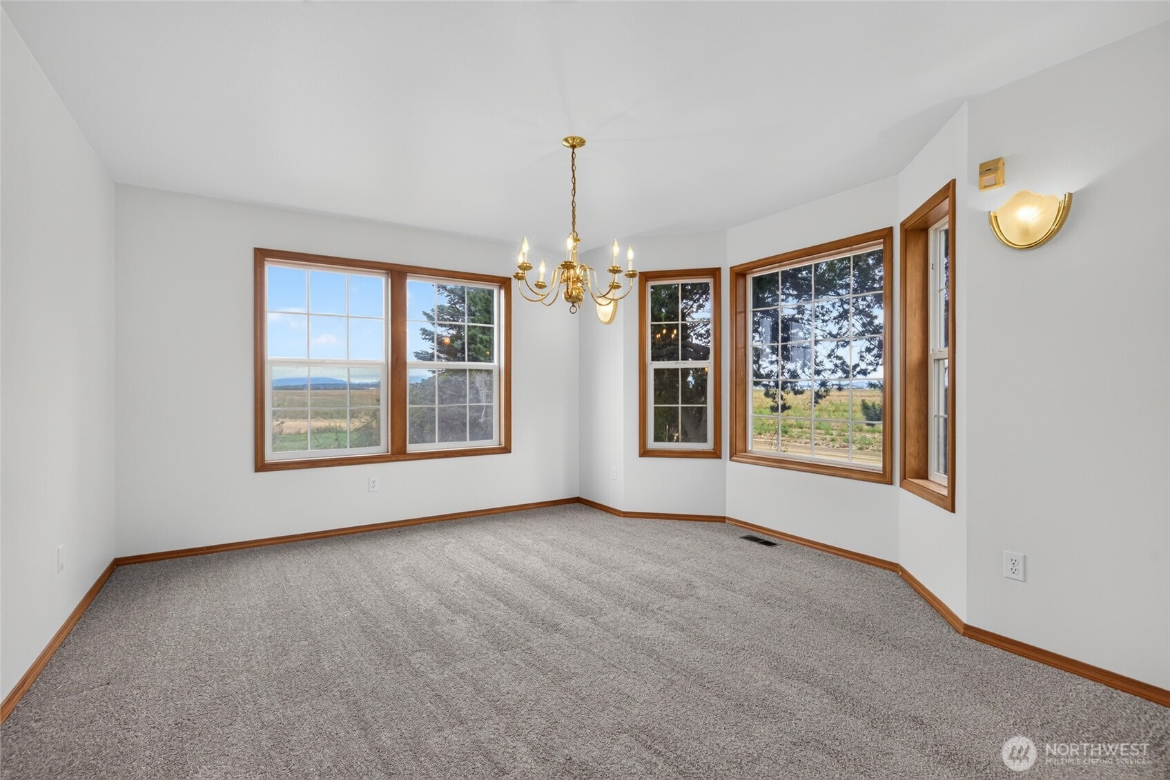 12035 Downey Road Property Photo 9