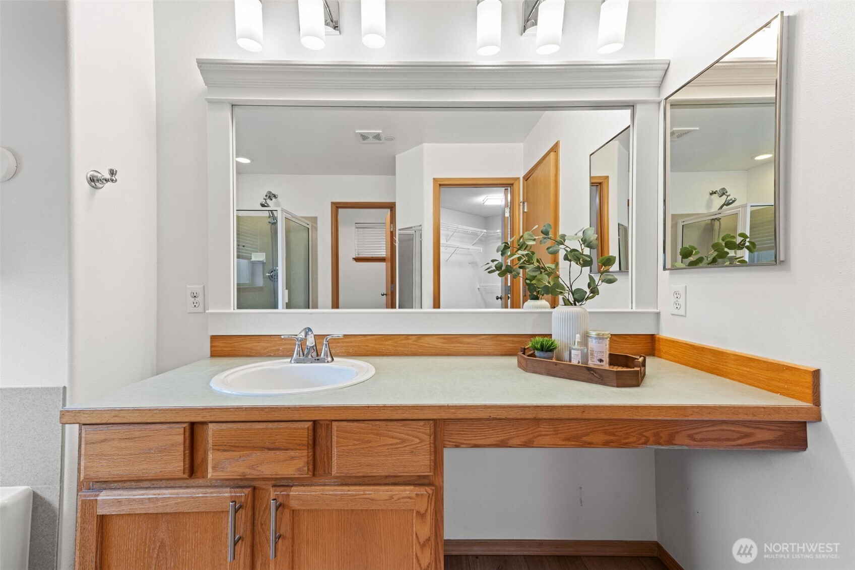 1799 Burnside Avenue Property Photo 24