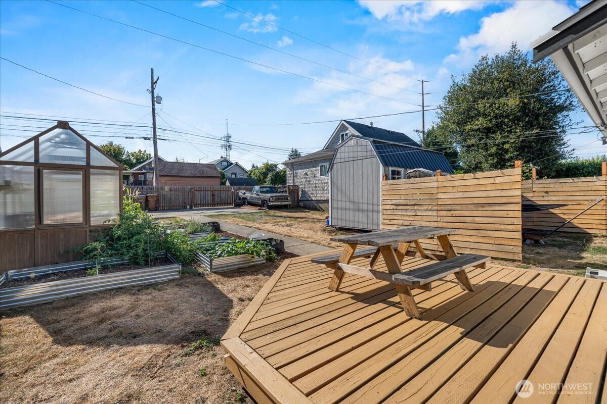 1506 S Cushman Avenue Property Photo 23