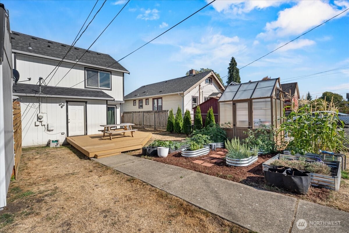 1506 S Cushman Avenue Property Photo 28