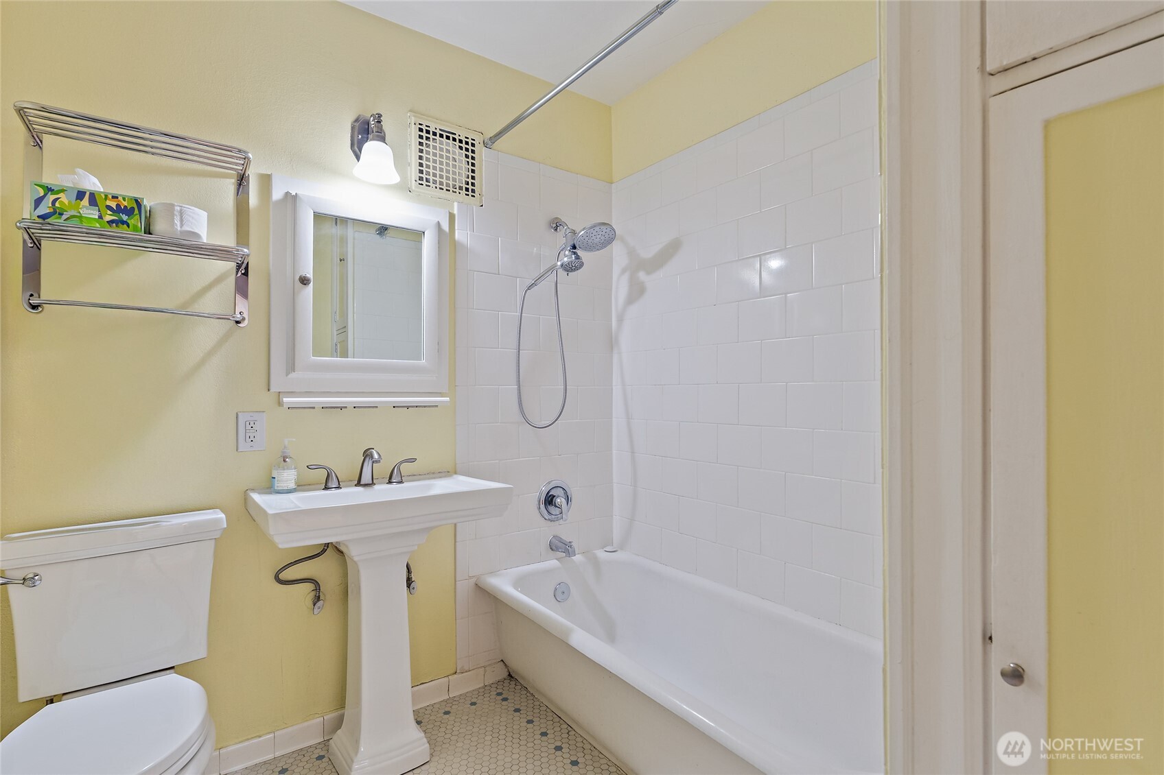 321 Boylston Avenue 404 Property Photo 10