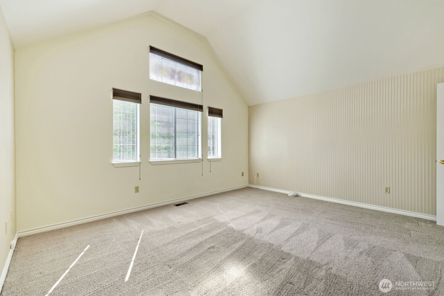 10063 Wallingford Avenue Property Photo 5