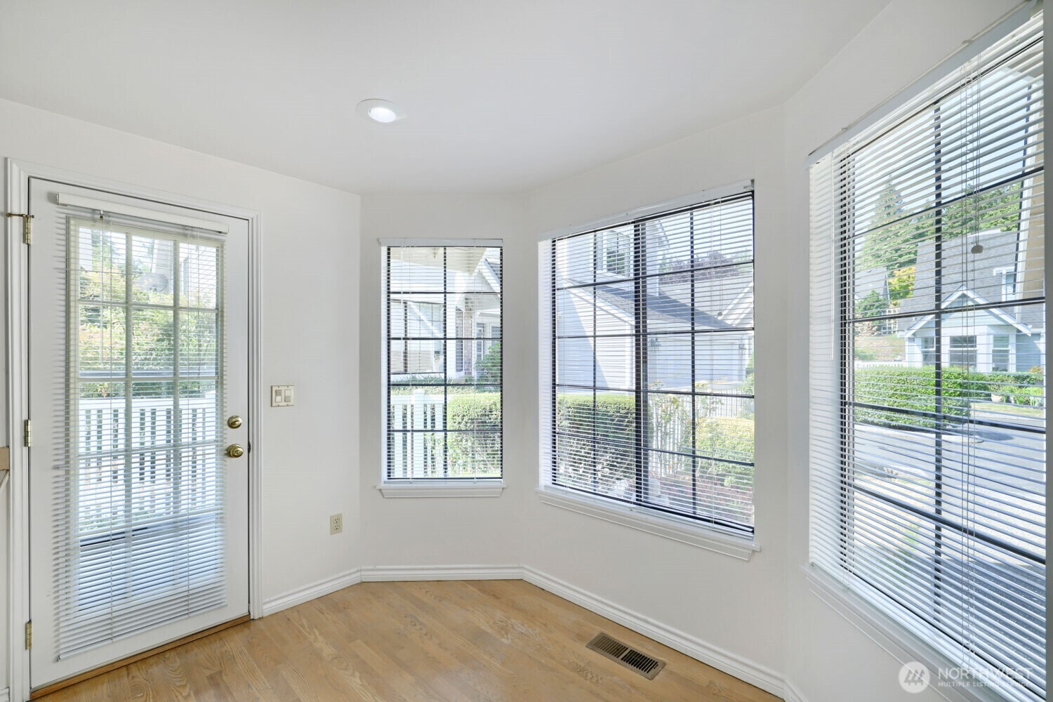 10063 Wallingford Avenue Property Photo 19