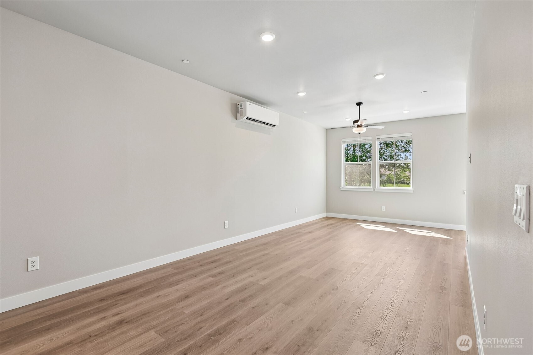 8931 172nd Street Property Photo 4