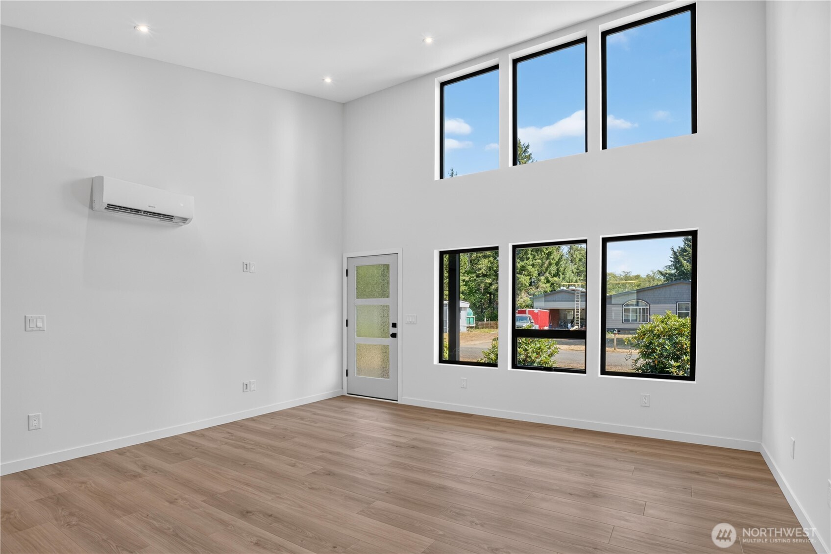 32311 N Place Property Photo 10