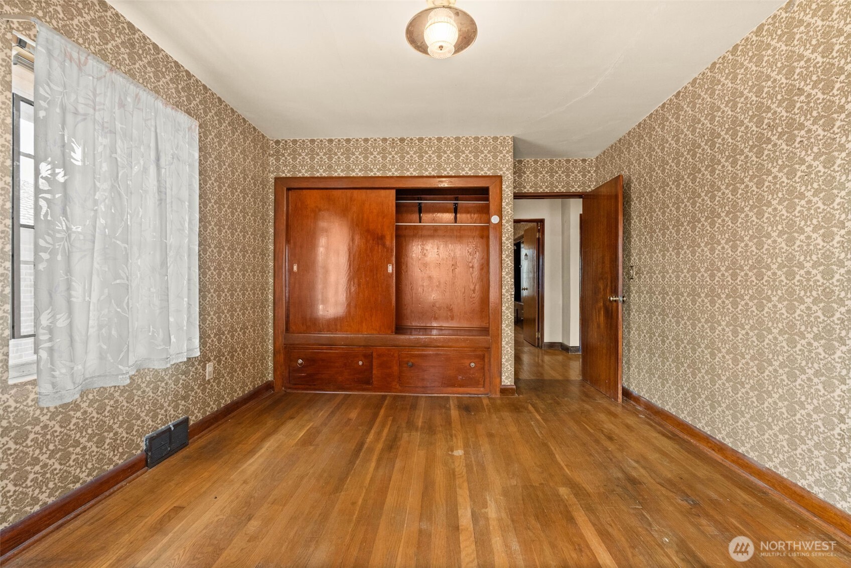 15202 Washington Avenue Property Photo 20
