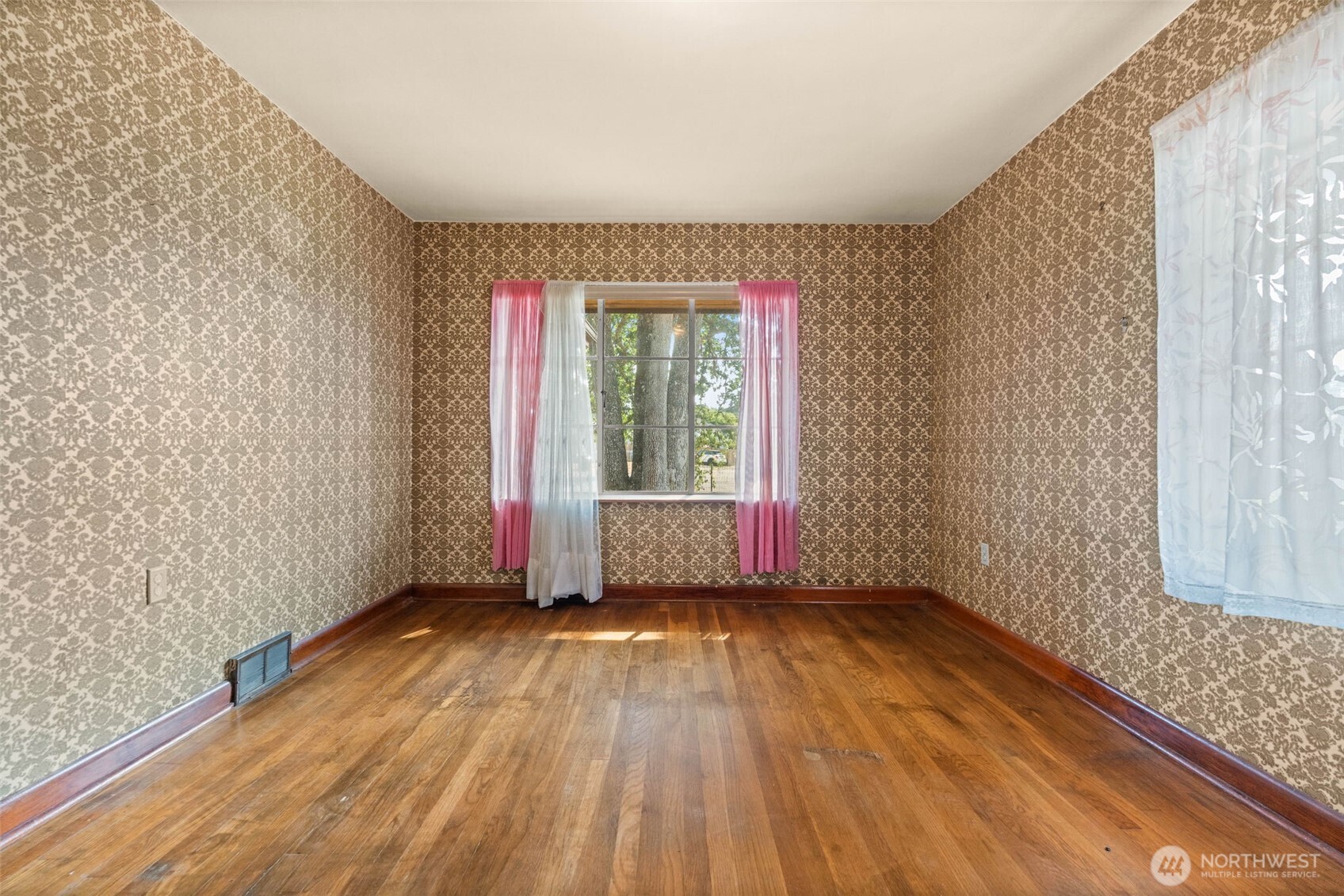 15202 Washington Avenue Property Photo 21