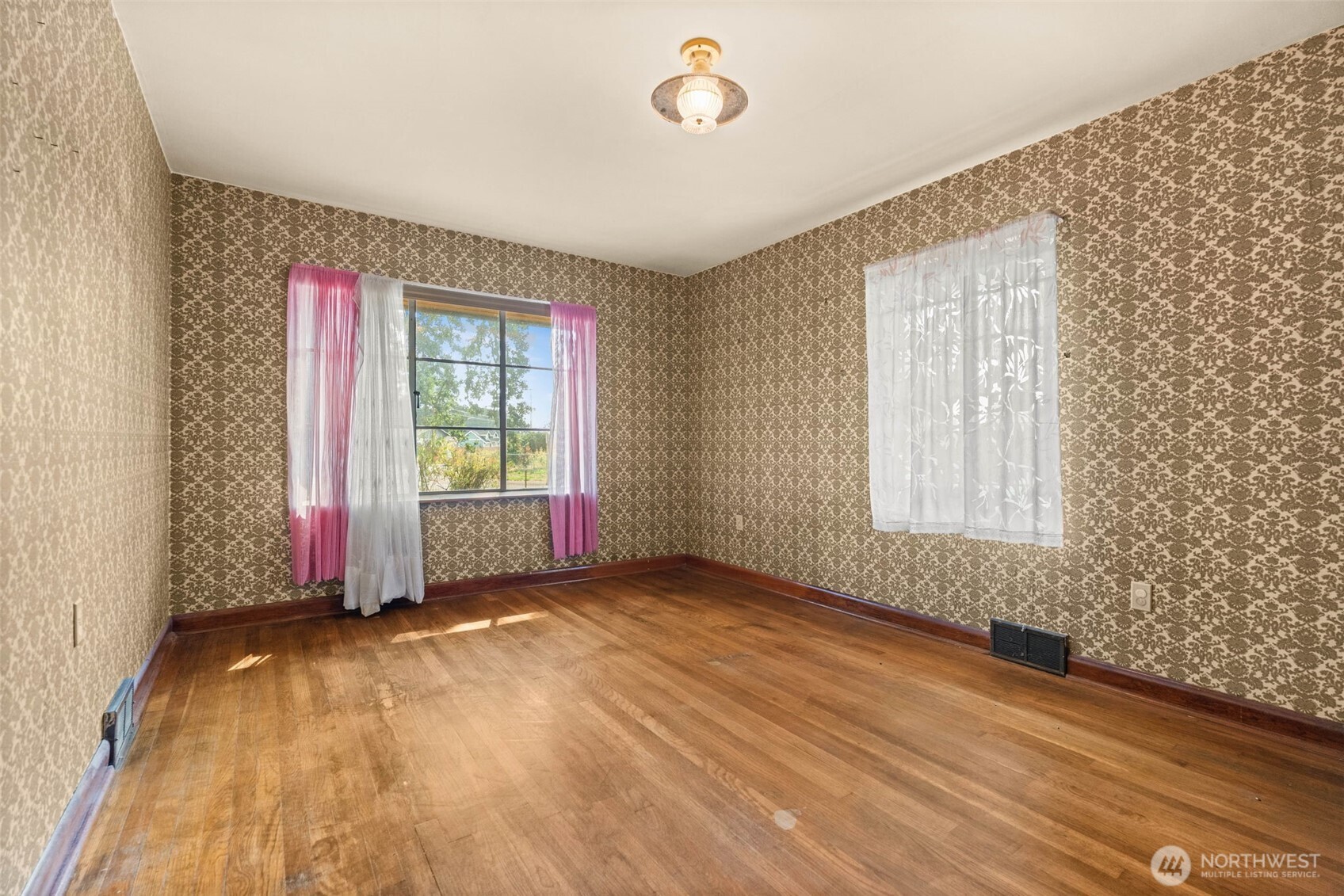 15202 Washington Avenue Property Photo 22