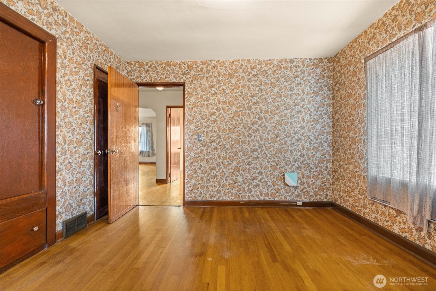 15202 Washington Avenue Property Photo 24