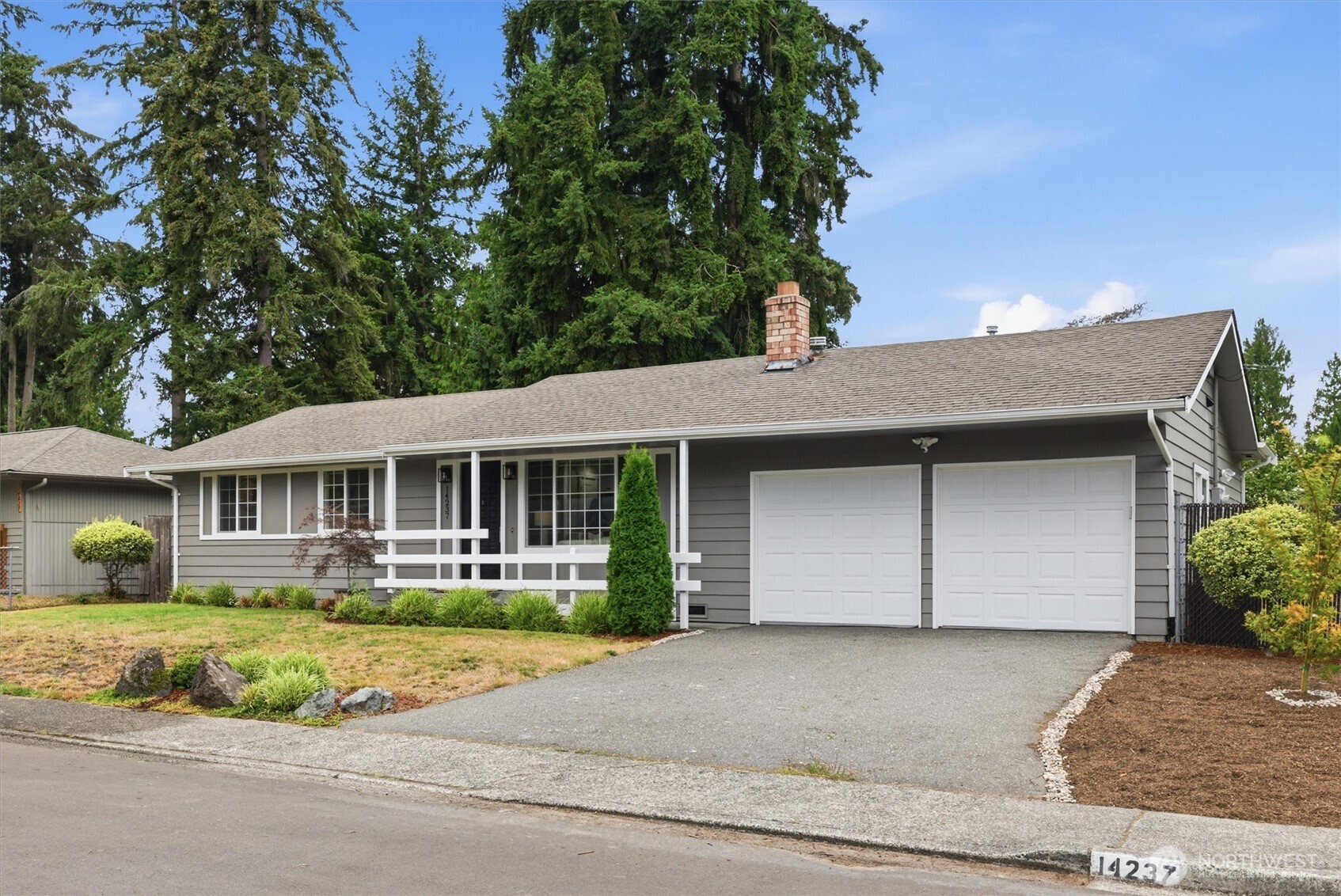 14237 105th Avenue Property Photo 3