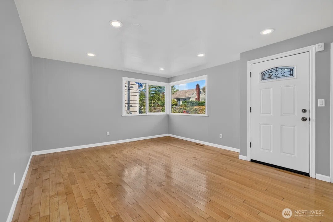 5561 23rd Avenue Property Photo 4