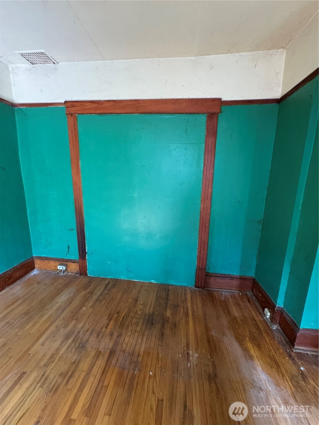 5247 Brooklyn Avenue Property Photo 4
