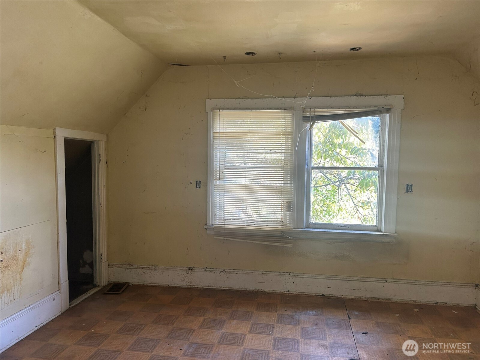 5247 Brooklyn Avenue Property Photo 11