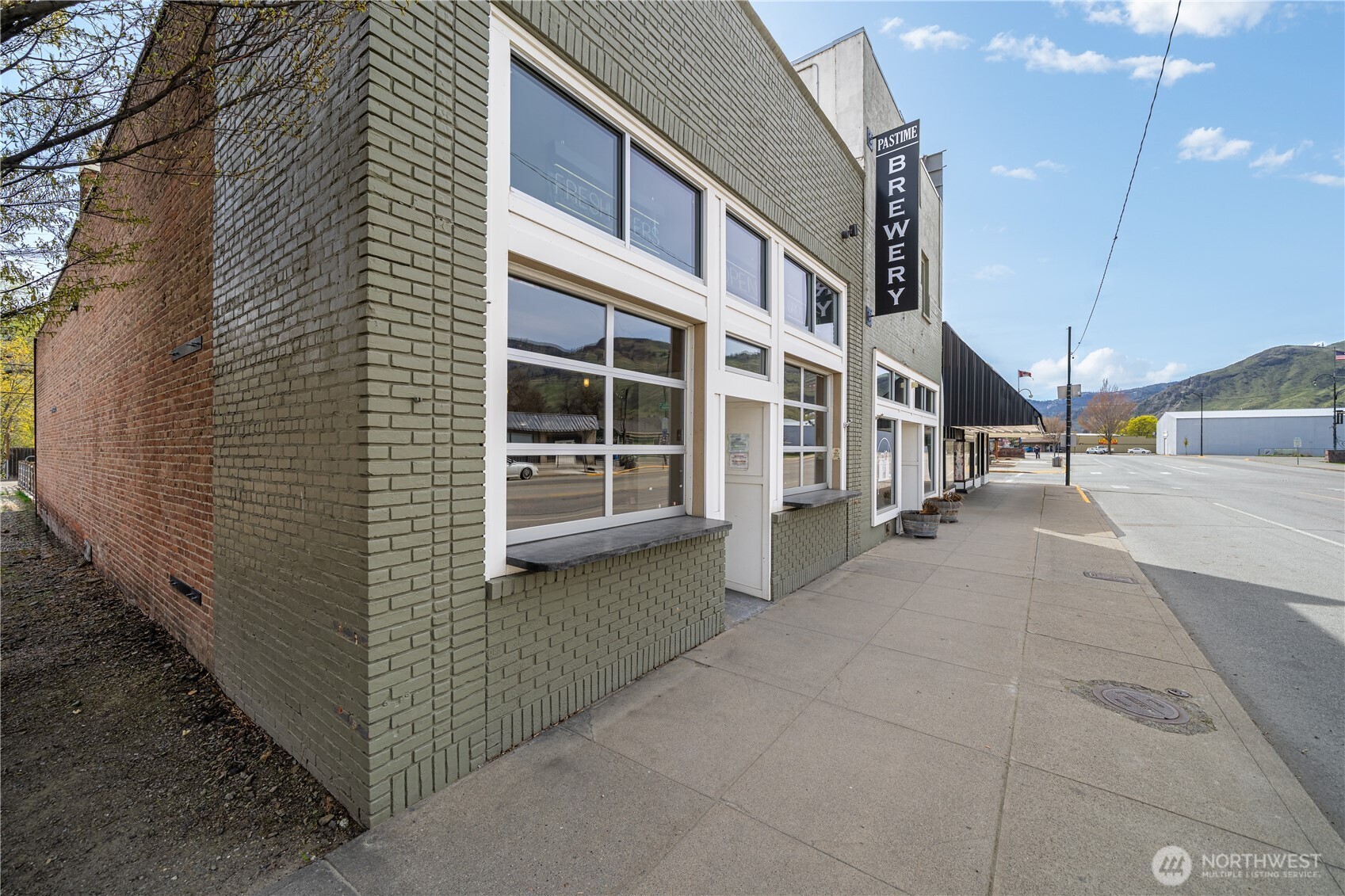 1307 Main Property Photo 11