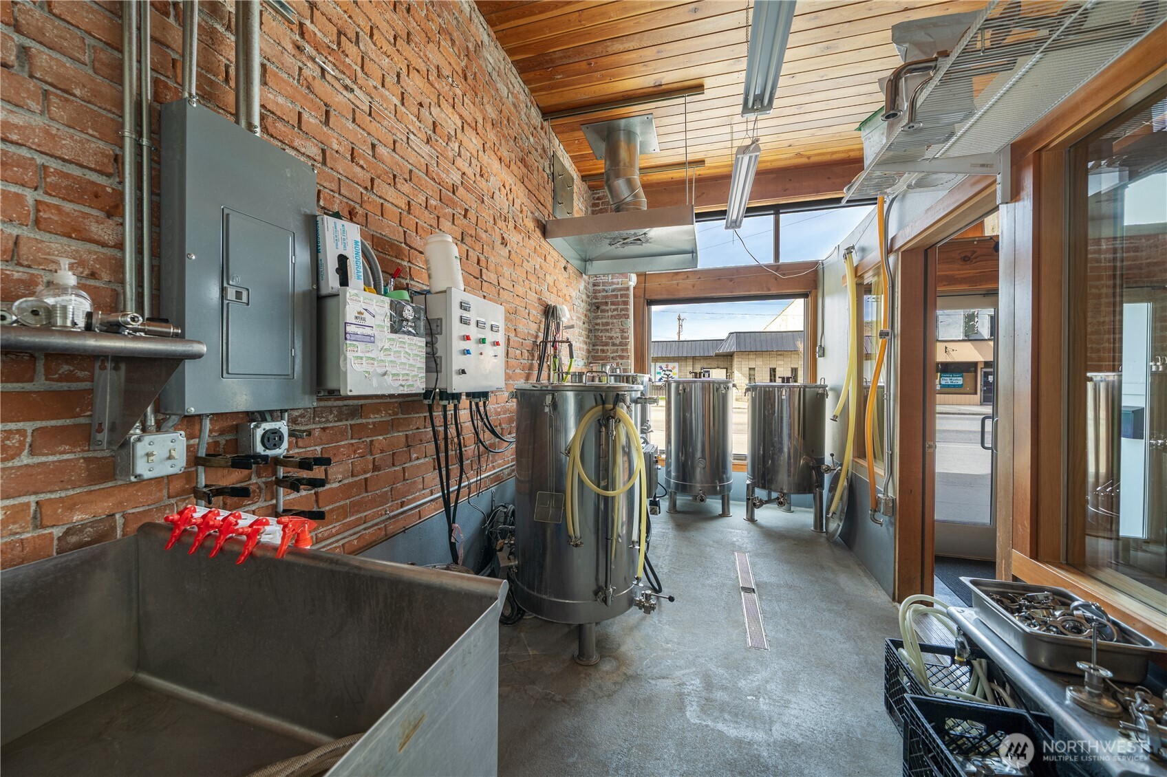 1307 Main Property Photo 15